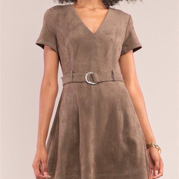 📦 MOVE OUT SALE - Olive Green Suede Belted Mini Dress - Picture 3 of 10